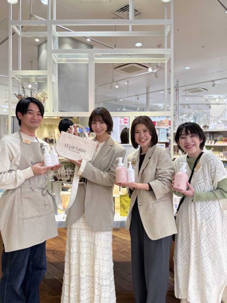 株式会社VISION&Co.（代表：有田和明）が運営するstyle table武蔵小杉店に株式会社yokayo 代表の篠田麻里子さんが新年のご挨拶にいらっしゃった様子